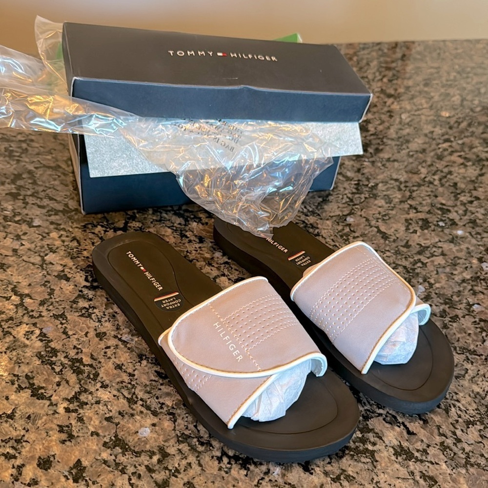 Tommy Hilfiger women’s maniac slides Gray NIB 7M